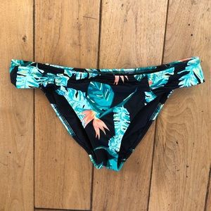 ROXY BEAUTY AND BEYOND BASEGIRL BIKINI BOTTOM